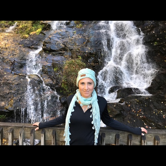 Meet your Posher, Cali - Picture 2 of 6